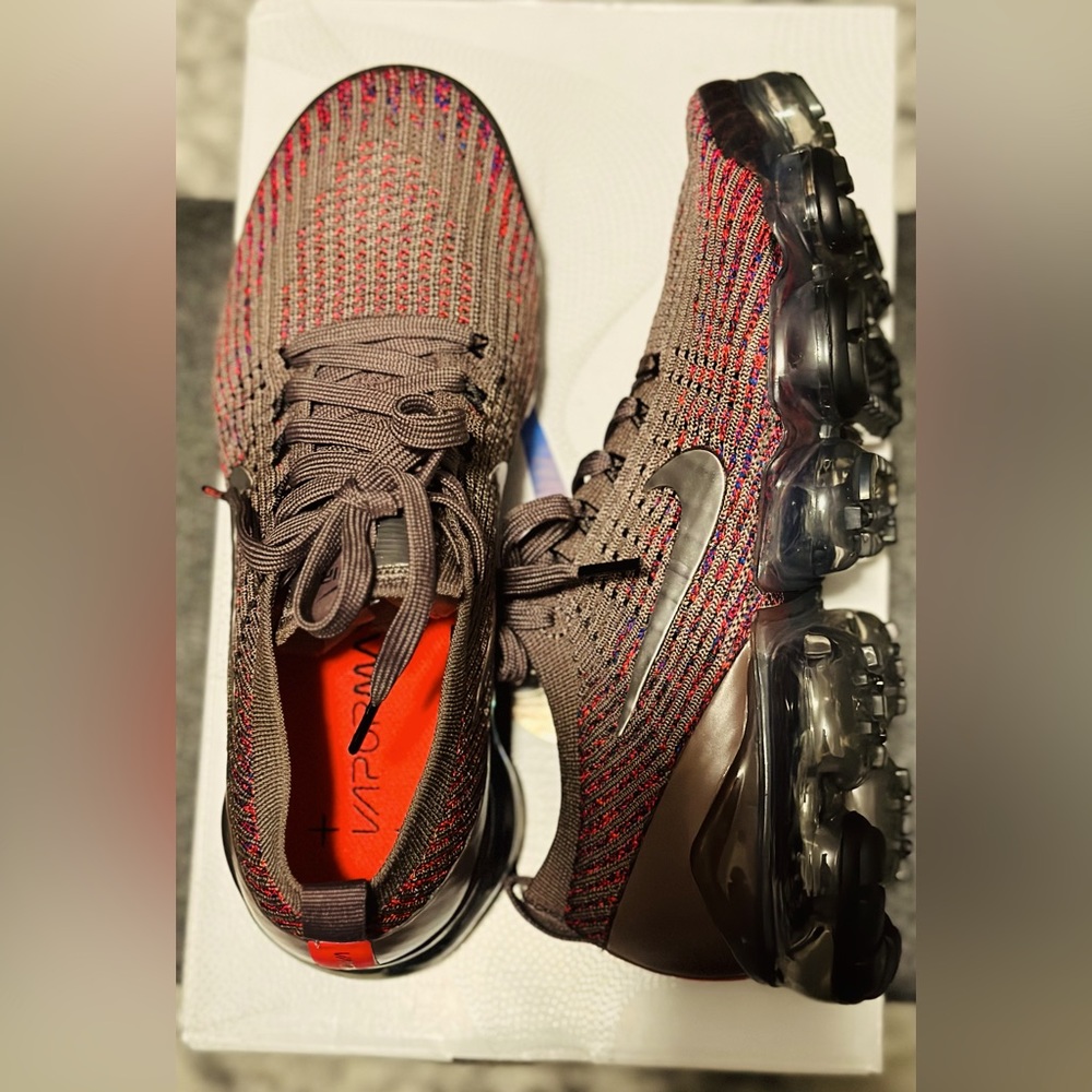 NEW Women’s Nike vapormax